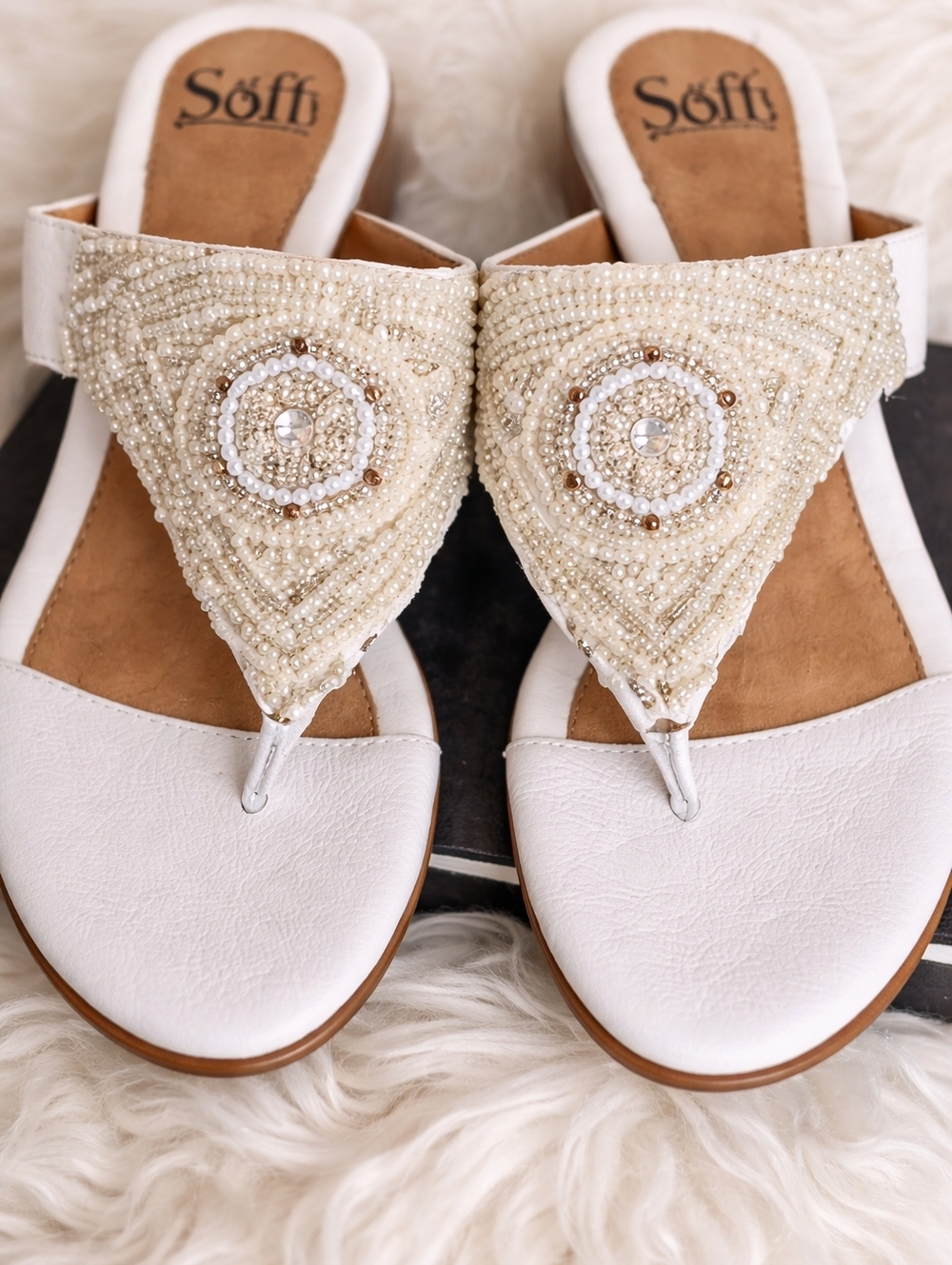 Söfft Beaded White leatherl Low Stacked Heel Sandala 9.5 NEW